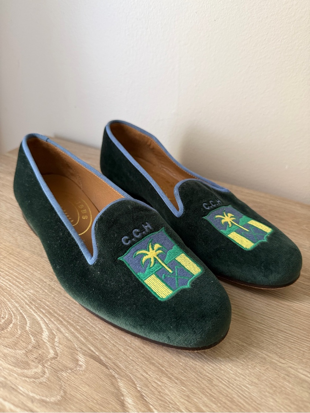 STUBBS & WOOTEN velvet loafers with crest, sz 7 women's